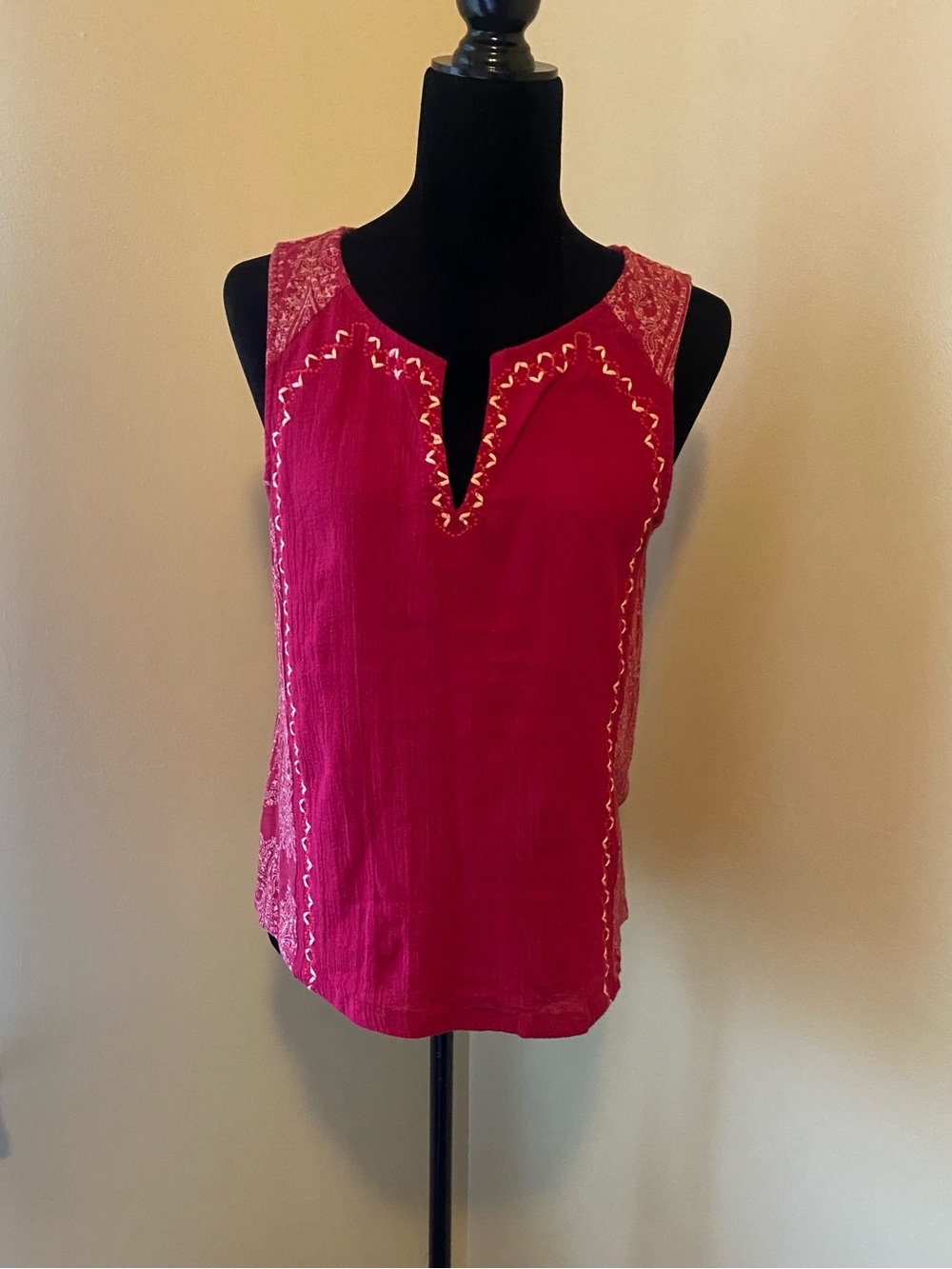 Lucky Brand Fuchsia Embroidered Sleeveless Notch-Neck Top